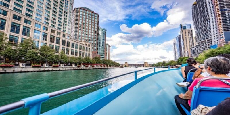 Chicago: Small Group Walking Tour with Skydeck and Boat - A Deep Dive into the Tour Experience