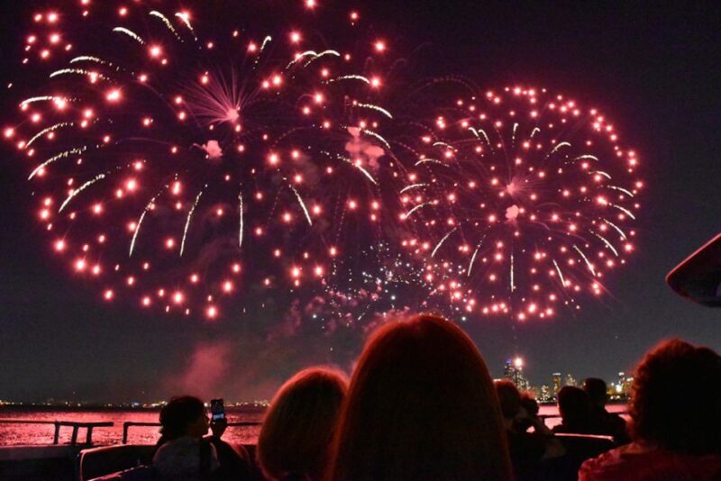 Chicago: Summer Fireworks Cruise with 3D Glasses and Music - The Sum Up