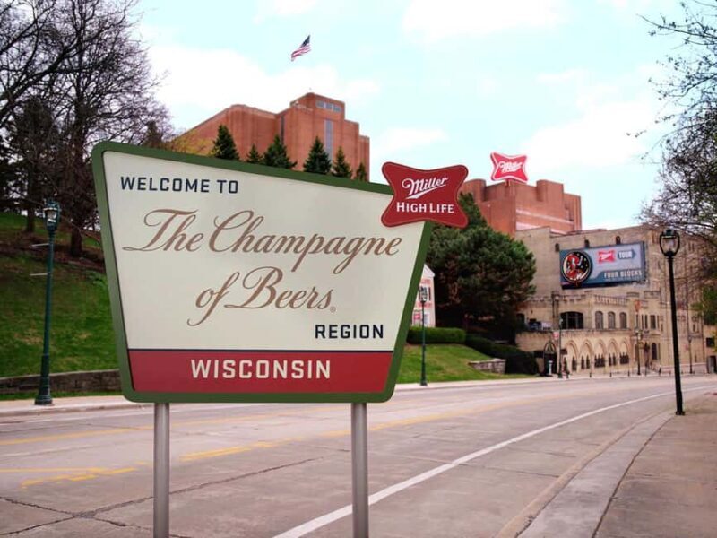 Chicago:Milwaukee City Highlights Day Trip with Brewery Tour - Milwaukee in a Day: What to Expect from This Tour