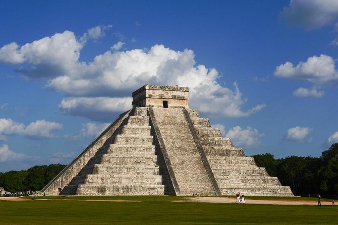 Chichen Itzá, Cenote Ik Kil, Valladolid Premium Reduced Group - Who Will Love This Tour?