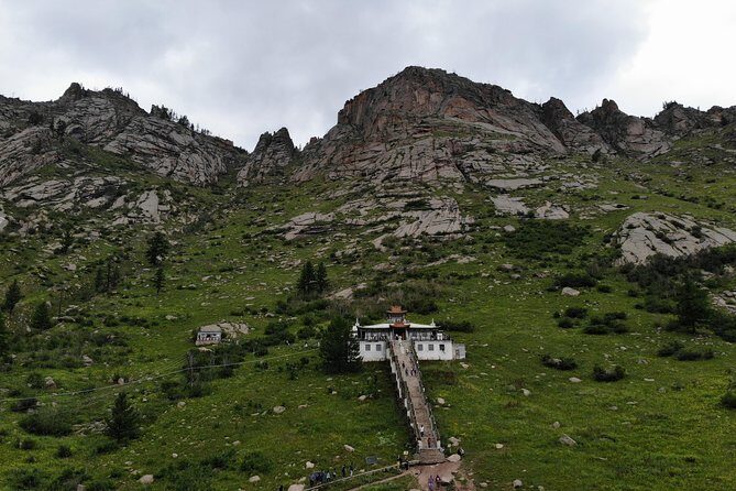 Chinggis Khaan Statue Complex and Terelj National Park 1 day - The Sum Up