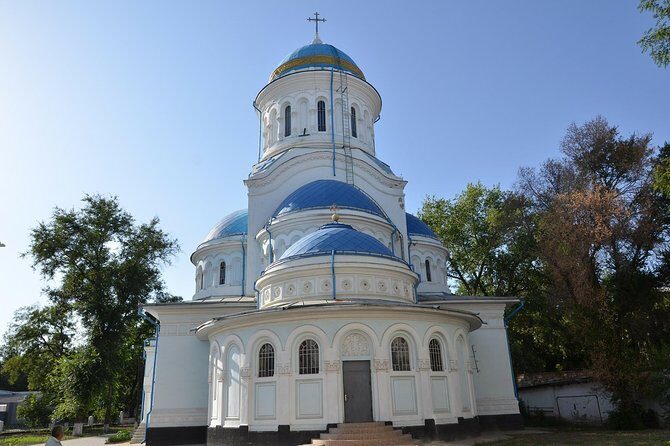 Chisinau Ghost Tour in Cemeteries - An In-Depth Look at the Chisinau Cemetery Tour