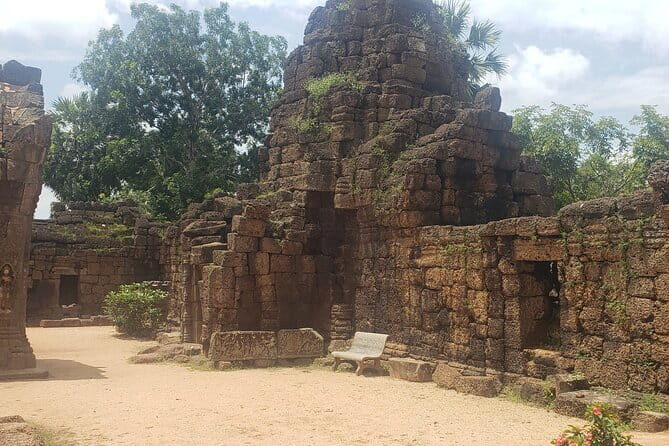 Chisor mountain,Ta Moa Zoo ,Ta Prom temple Tour - A Deep Dive into the Tour: What You Can Expect