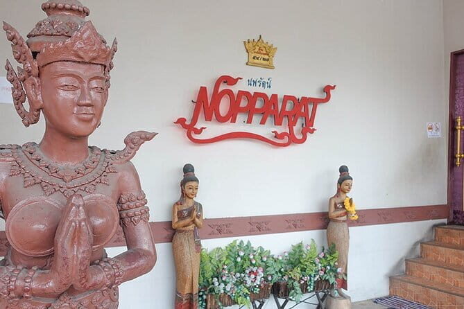 ChomSindh Authentic Thai Dining Experience - Lunch or Dinner - FAQs