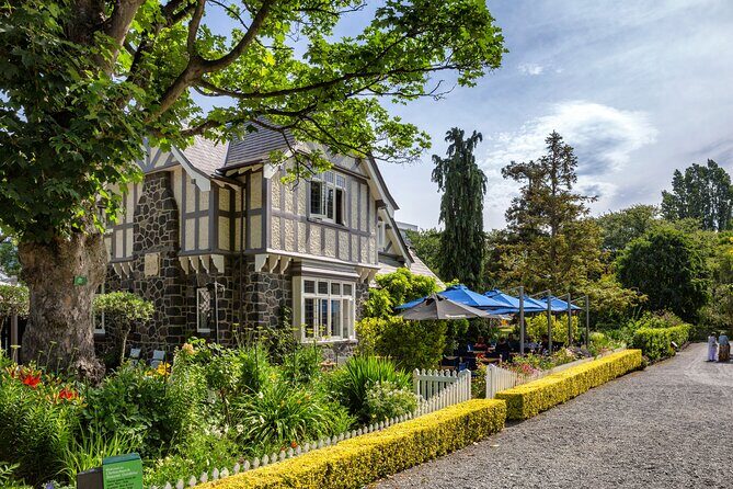 Christchurch Architectural Marvels: Private Walking Tour - Starting at Christchurch Botanic Gardens