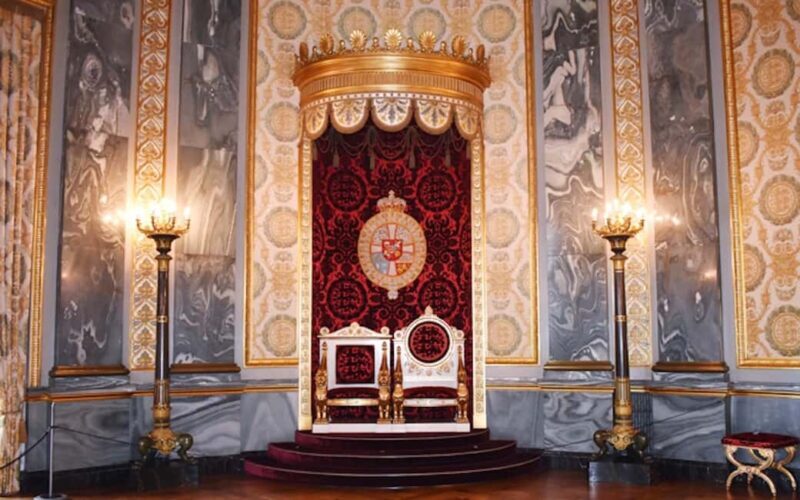 Christiansborg Palace Tour in Spanish - Key Points