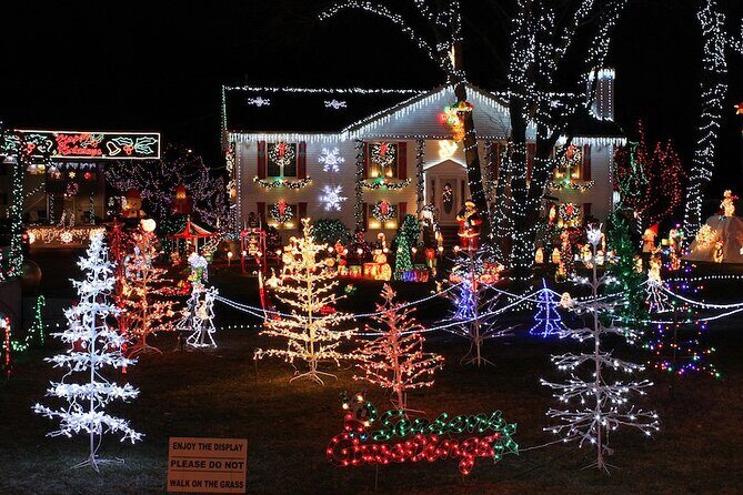 Christmas Carol Trolley Holiday Music & Lights Tour in Sarasota - Who Will Love This Tour?