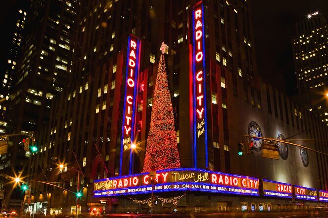 Christmas Holiday Lights NYC Sightseeing Tours with Special Gifts - In-Depth Review of the Tour Itinerary and Experience