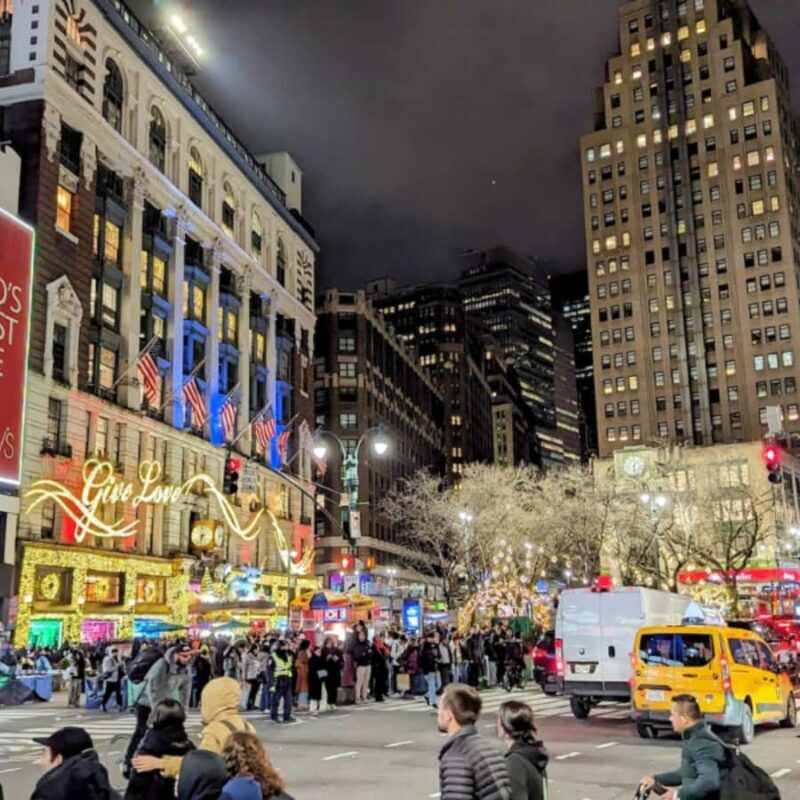 Christmas in New York: Rockefeller Tree Rickshaw Tour - The Experience: Details and Practicalities