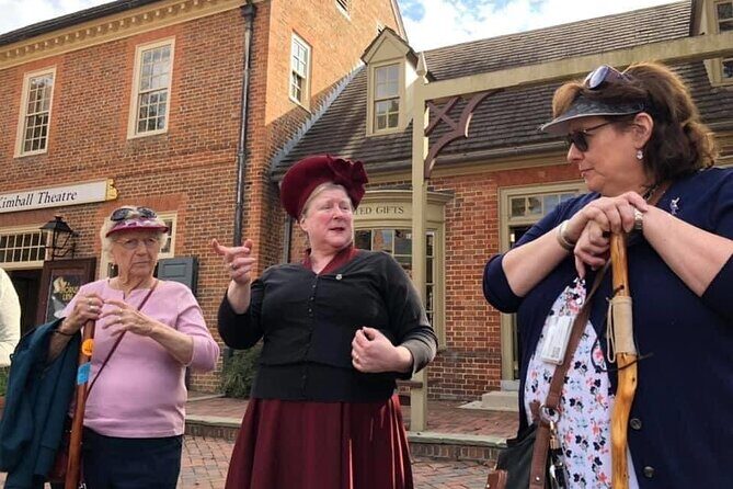 Christmas on the Homefront: A 1-Hour World War II Character Tour - Who Is This Tour Best Suited For?