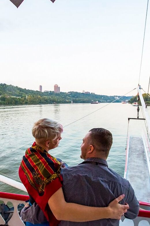 Cincinnati: Riverboat Cruise with Lunch and Entertainment - Key Points