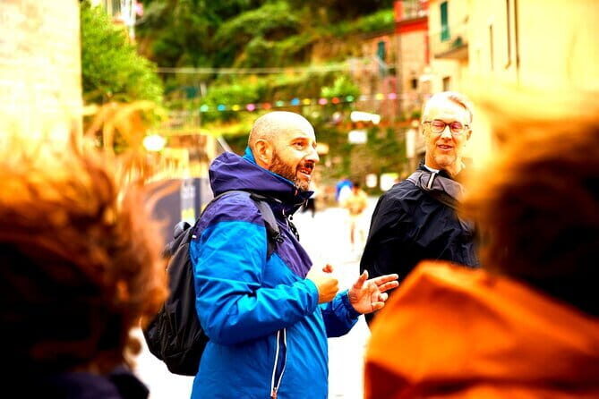 Cinque Terre Premium day trip with local guide from Florence - Exploring Vernazza and Corniglia