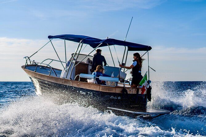 Cinque Terre SHARED boat tour, Amazing Experience - The Introduction: A Scenic Escape on the Water
