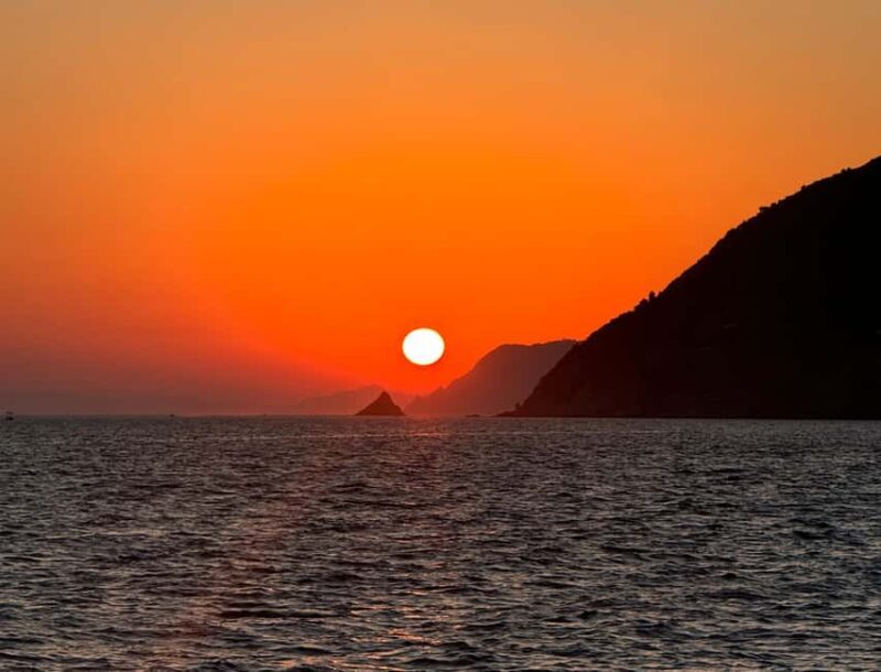 Cinque Terre: Sunset cruise tour with aperitif - FAQs
