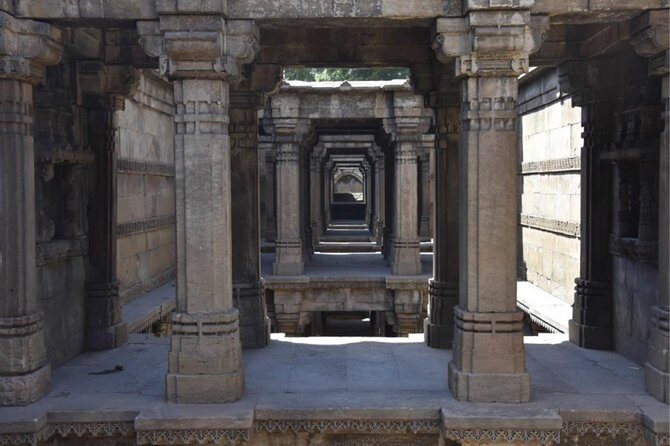 City Center Highlights - Stop 1: Rani no Hajiro – Queens’ Tombs