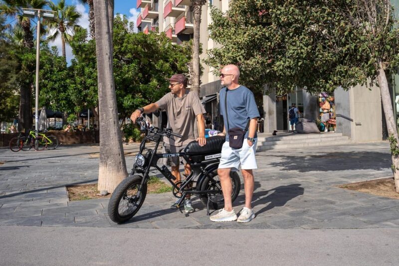 City Highlight Tour on a Luxury (electrical) Fatbike - Key Points