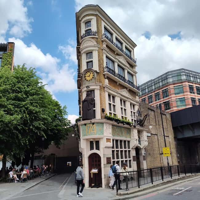 City of London: Historic Pub Walking Tour - Discover Londons Hidden Literary and Financial Gems with the City of London: Historic Pub Walking Tour