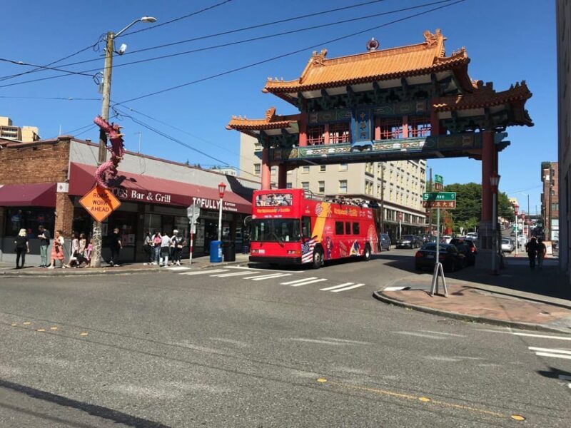 City Sightseeing Seattle: HOHO Bus Tour + Locks Cruise - Key Points