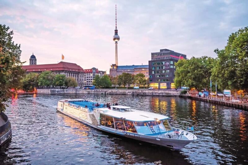 CitySightseeing Berlin HOHO Bus- All Lines & Boat Tour - Navigating the Tour: A Close Look at the Itinerary