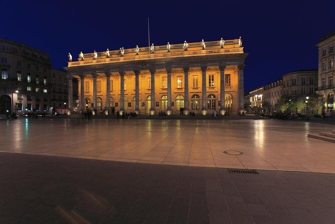 CityTour and Photo Portraits Souvenirs in Montpellier - Discovering Montpellier: What to Expect from the Tour