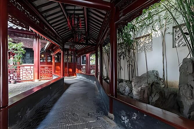 Citywalk to Discover Ancient and Modern Shanghai - Exploring Yu Garden: A Step Back in Time