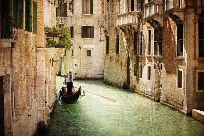 Classic 30-Minute Gondola Ride in Venice - The Experience from the Reviews