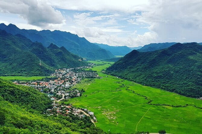 Classic Mai Chau 2-Day Group Expedition - Transportation and Group Dynamics