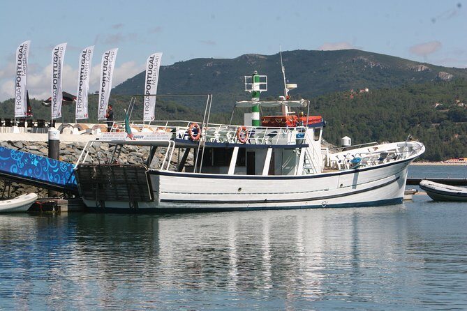 Classic Yacht Sunset group tour in Lisbon with welcome drink - FAQs