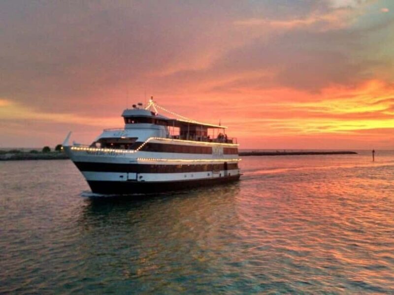 Clearwater Beach: StarLite Majesty Dining Yacht Cruise - Entertainment and Atmosphere