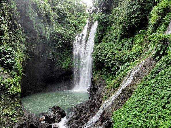 Cliff Jumping and Sliding at Aling Aling Waterfall - An In-Depth Look at the Tour Experience