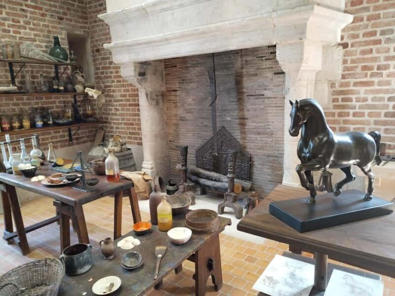 Clos Lucé: Da Vinci's Castle Private Guided Tour with Ticket - A Closer Look at the Tour Experience