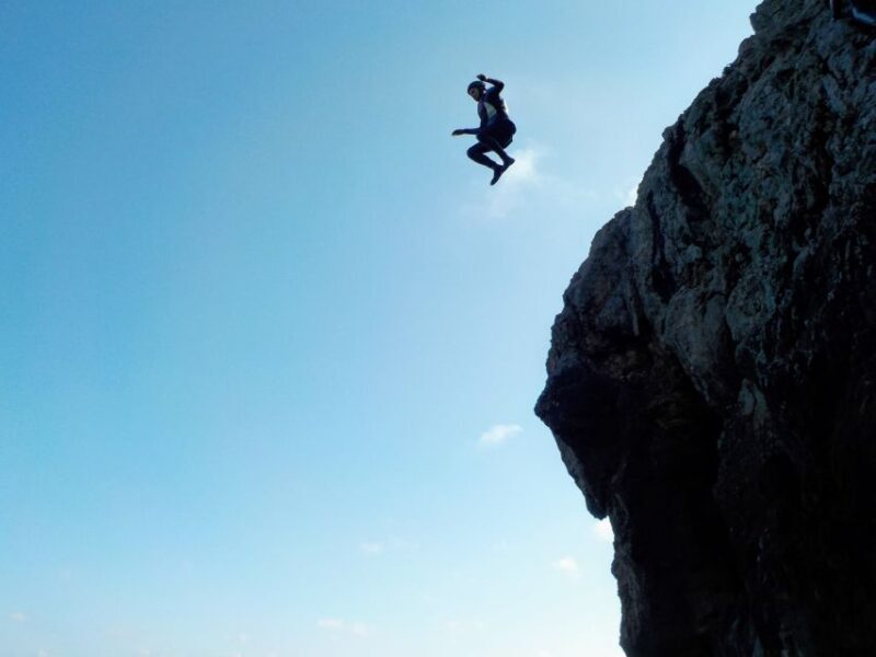 Coasteering Algarve: Cliff Jump, Swim & Climb in Sagres - An In-Depth Look at the Coasteering Experience