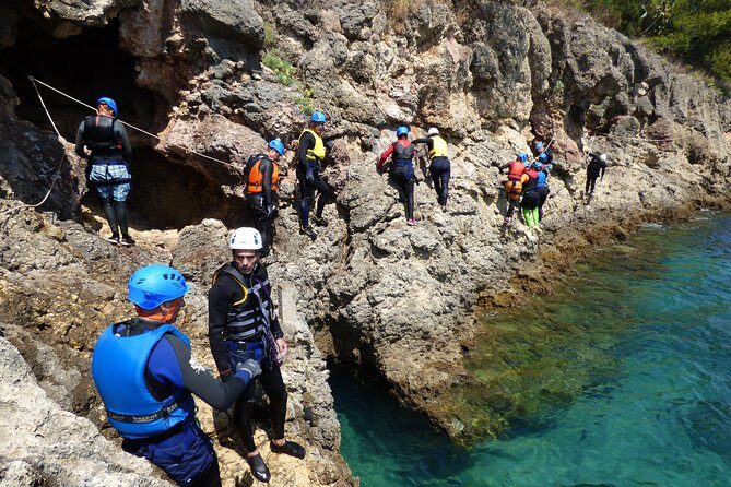 Coasteering at Portinho da Arrábida - An In-Depth Look at the Coasteering Experience