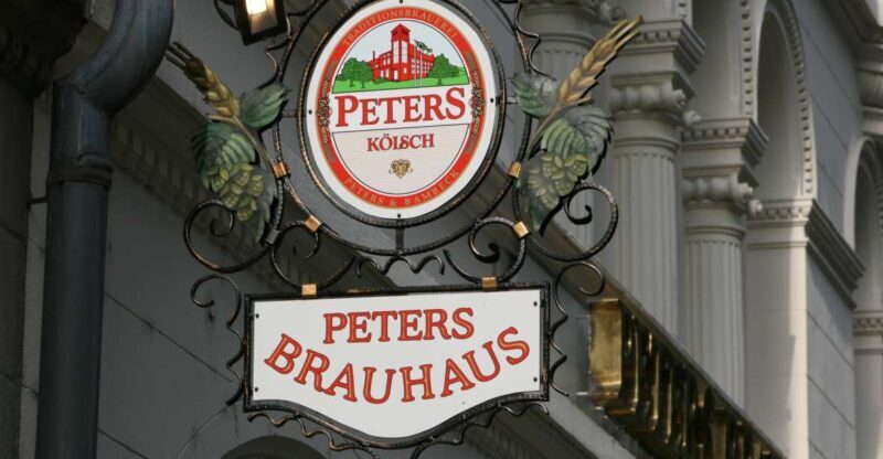 Cologne: 3 Old Town Breweries Guided Walking Tour - First Brewery: Früh am Dom