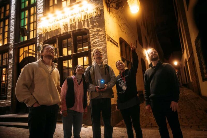 Cologne: Cologne Cathedral & Old Town in the evening  interactive tour with projector - Visiting Cologne Cathedral at Night: Unusual Insights and Photo Opportunities