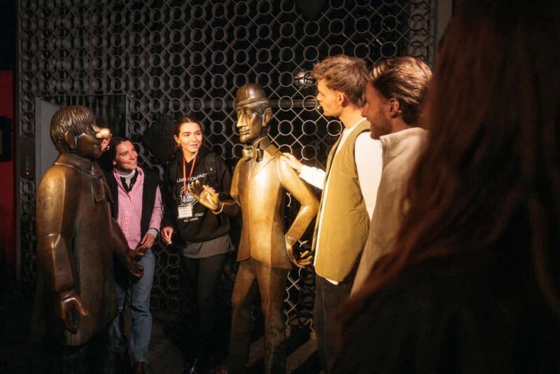 Cologne: Cologne Cathedral & Old Town in the evening  interactive tour with projector - Exploring the Old Town: Stories, Myths, and Carnival Vibes