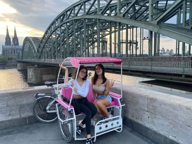 Cologne: E-Rickshaw Sightseeing Tour - City Tour - City Tour - Bike Taxi - Key Points