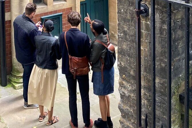 Colombia's Finest Outdoor Murder Mystery London - What to Expect During Your Experience