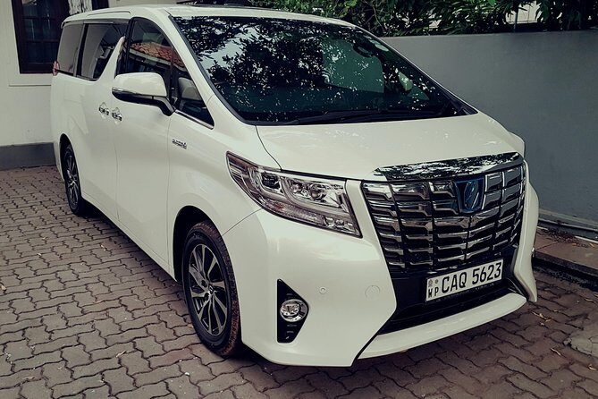 Colombo Airport (CMB) to Colombo City Private Luxury Transfer - Key Points