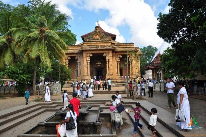 Colombo Shore Excursion to Panoramic Colombo with Kelaniya Temple - Key Points