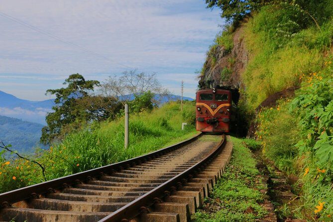 Colombo to Kandy Train Tickets (Reserved Seats) - Who This Tour Is Best For