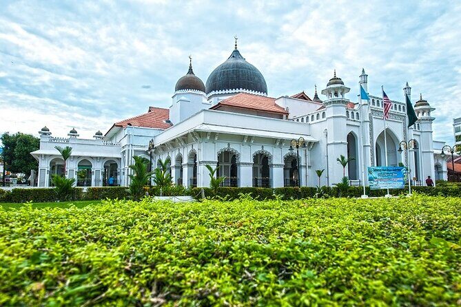 Colors of George Town Walking Tour - Key Points