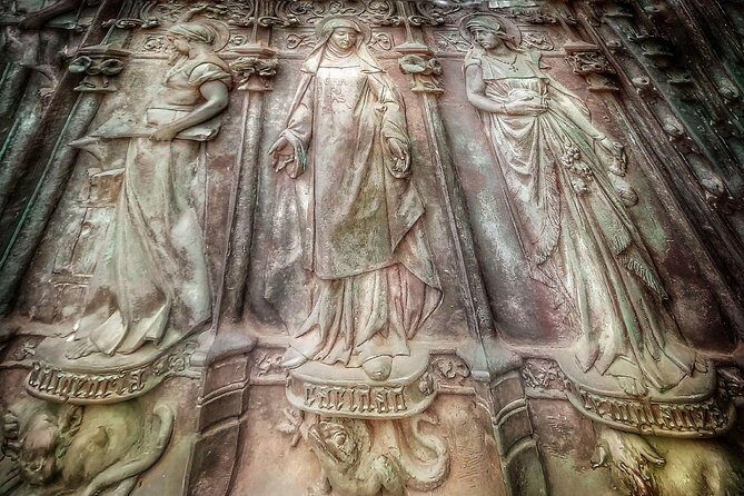 Comillas, Modernism & Gaudi with entrance tickets -small groups - FAQ