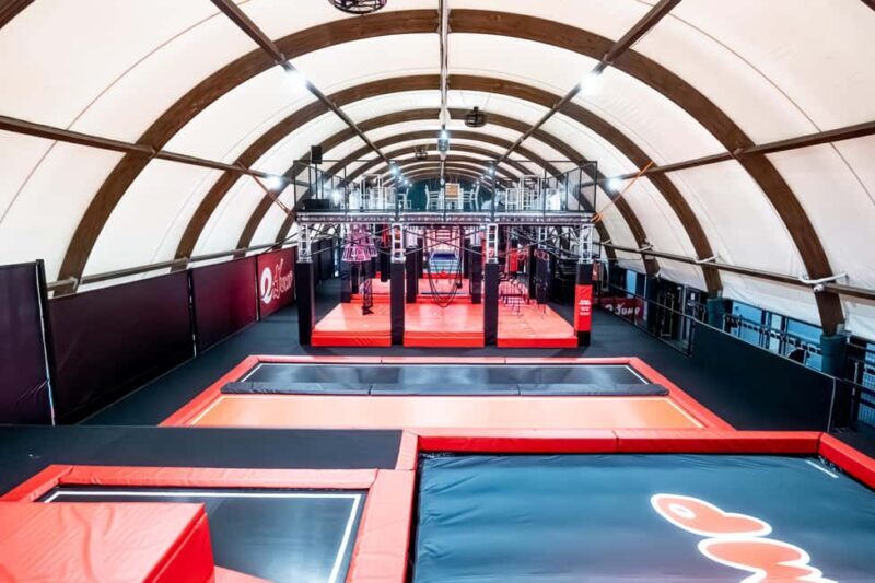 Como: family trampoline park with flexible entry - Key Points