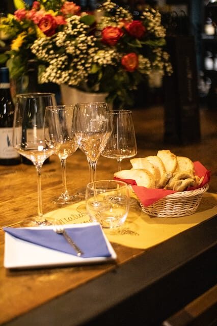 Como: Wine Tasting Experience with Cheese and Cold Cuts - FAQ