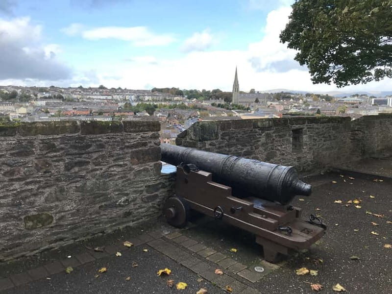 Complete city tour of Derry - Key Points