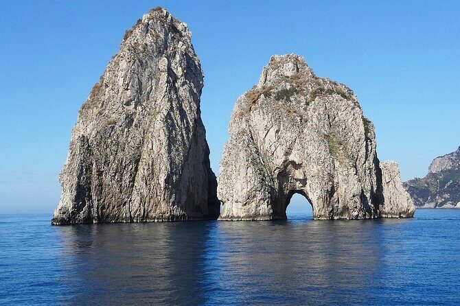 complete tour of the island of Capri by private boat - An In-Depth Look at the Capri Private Boat Tour