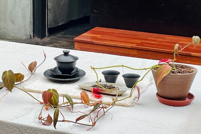 Contemporary & Retro Seoul Private Tour with Local Food Tasting - Key Points