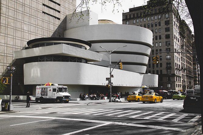 Contrasts New York Private Tour with driver and local guide - Frequently Asked Questions
