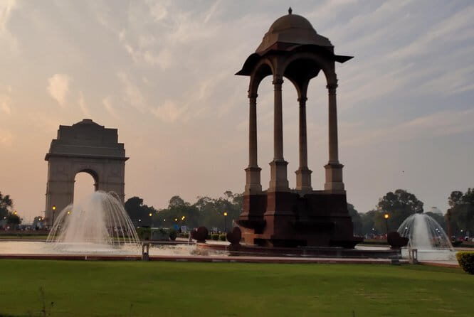 Contrasts of Old and New Delhi - FAQ